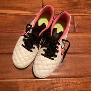Soccer cleats women